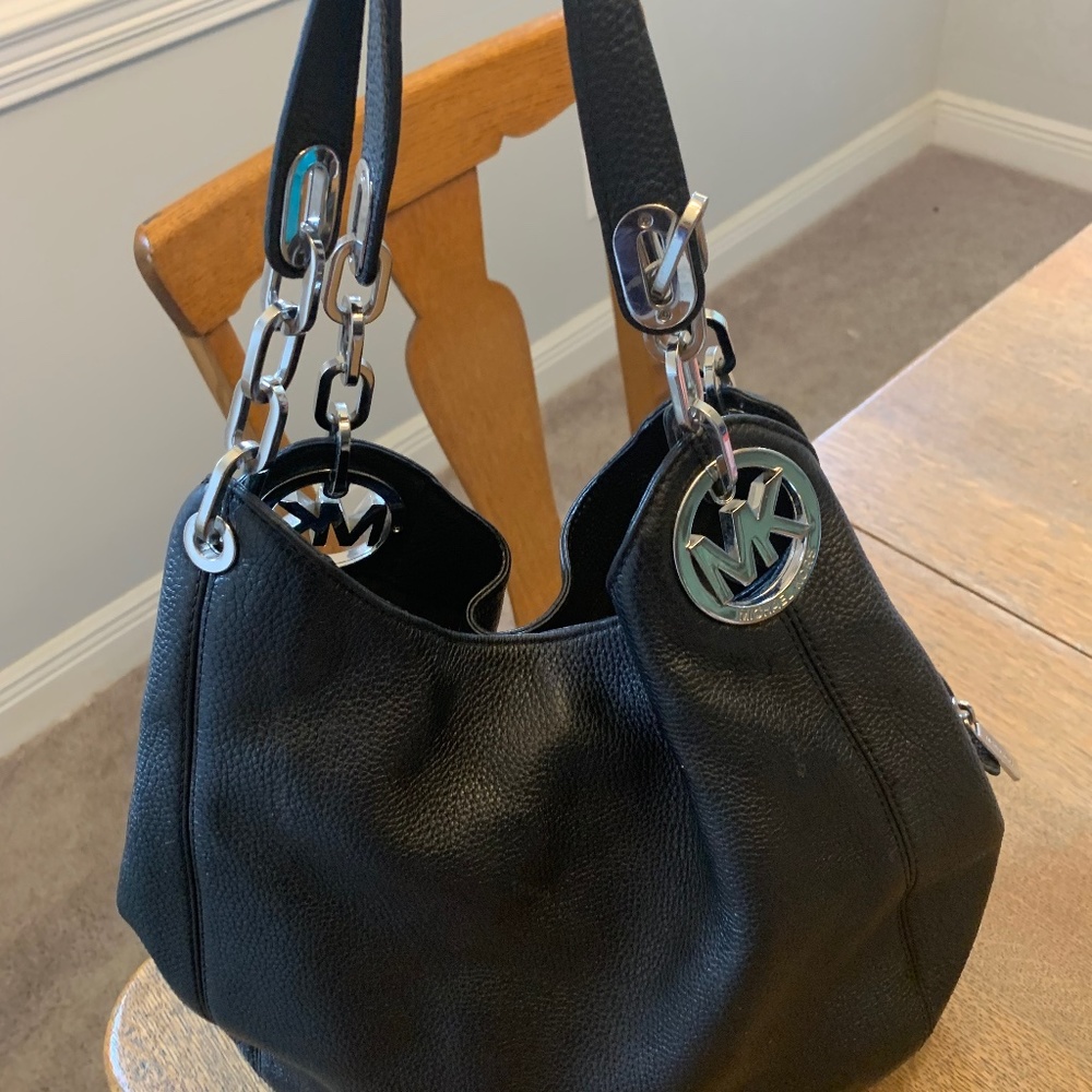 Michael Kors Bag with chain details used excellent condition... OPEN FOR OFFERS
